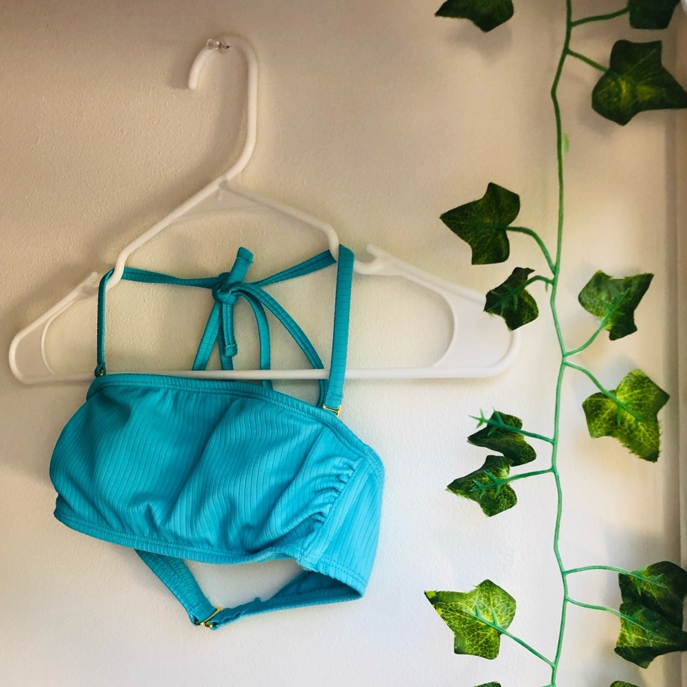 im selling a bikini top